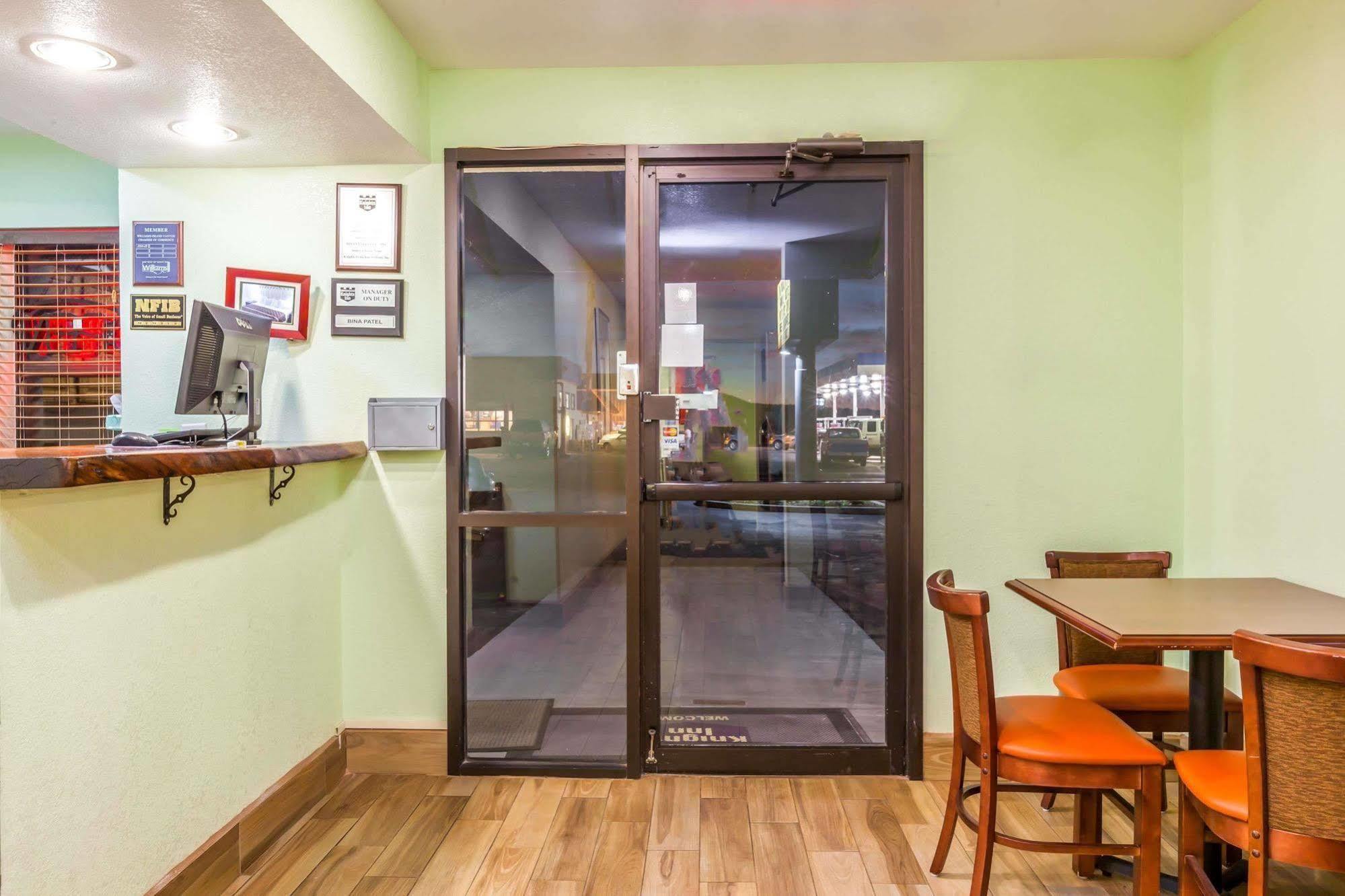 Econo Lodge Inn & Suites Williams - Grand Canyon Area Exteriör bild